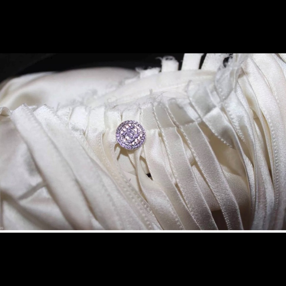 ❌SOLD❌CHANEL$3035 EXQUISITE RARE OFF WHITE BLOUSE TOP12CLOGO BUTTONS42 - Picture 3 of 6
